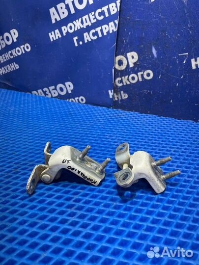 Петля двери Toyota Corolla 100 седан 1993