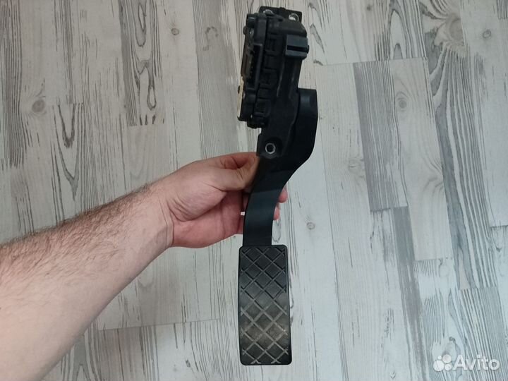 Педаль газа