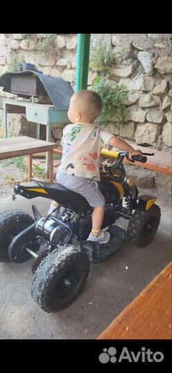 Детский квадроцикл на аккумуляторе