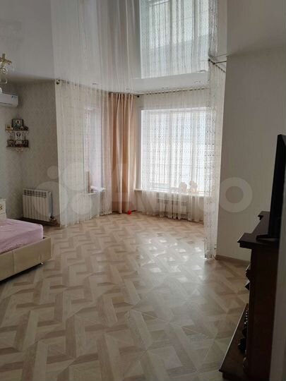 Коттедж 350 м² на участке 10 сот.