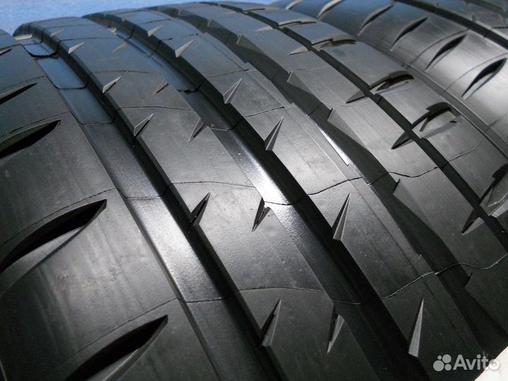 Michelin Pilot Sport 4 S 245/40 R19 и 275/35 R19 96Y