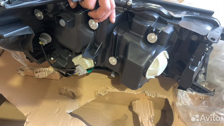 Фара Toyota land Cruiser 200 LH с AFS