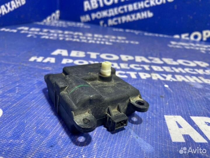 Моторчик заслонок отопителя Nissan Teana J31 седан