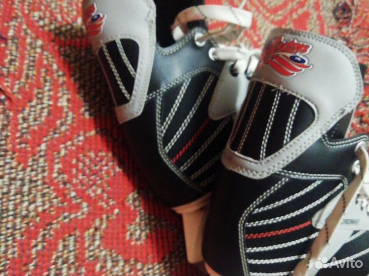 Коньки хоккейные 38