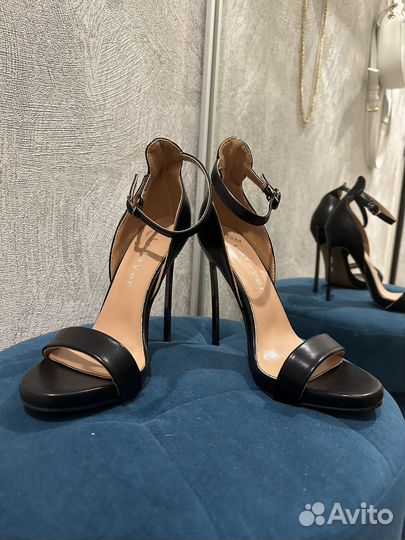 Туфли на металическом каблуке