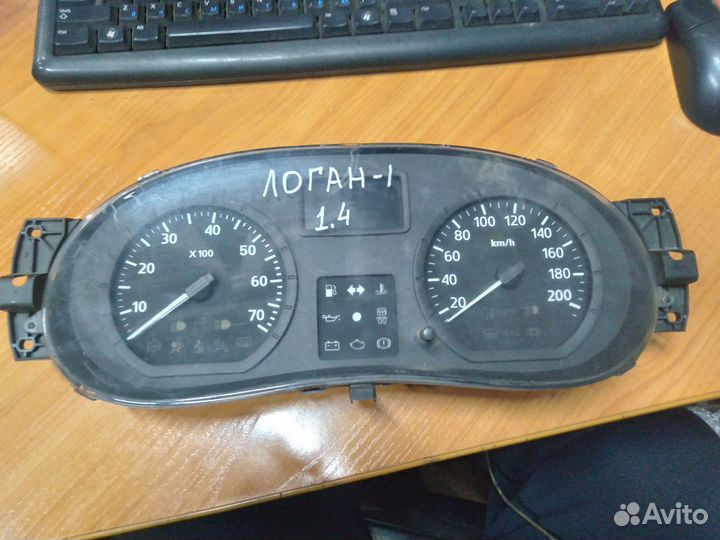 Щиток приборов Renault Logan 2012