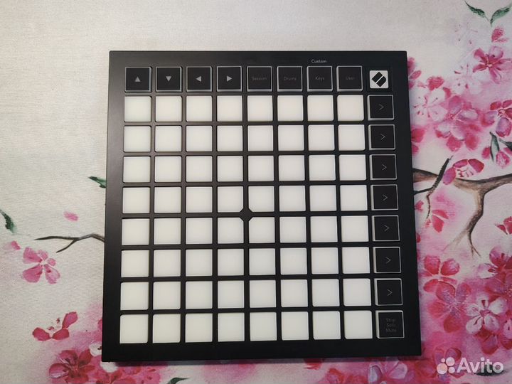 Midi-контроллер Novation Launchpad Mini Mk3