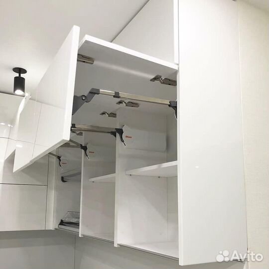 Угловая кухня на заказ. Фабрика в Москве