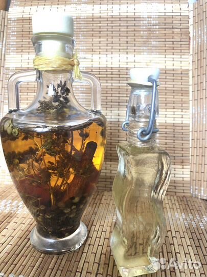 Стеклянные бутылки с оливковым маслом винтажные