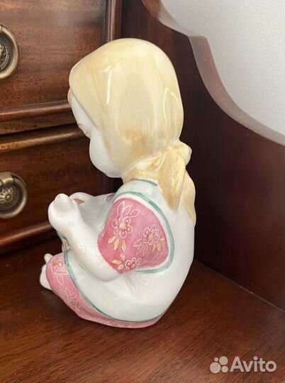 Статуэтка девочка с зайцем Дулево