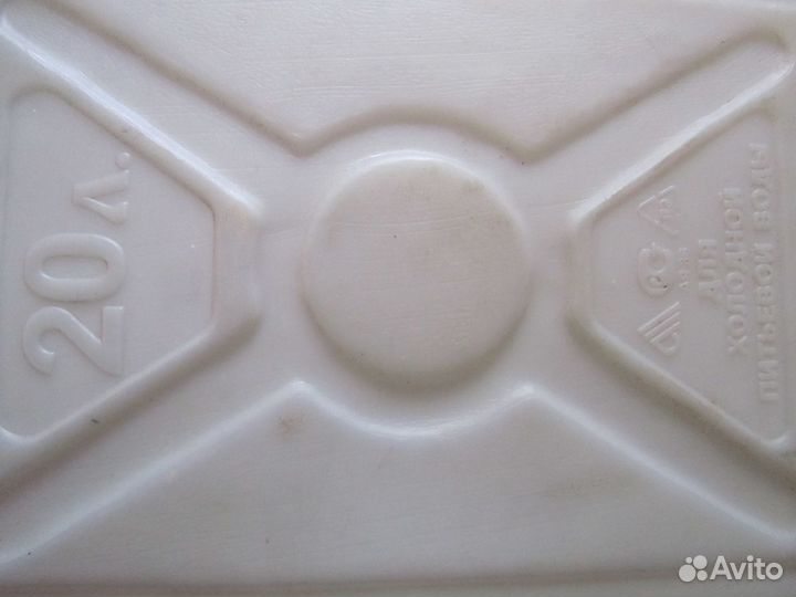 Бутыль и канистра пластиковые 19 и 20 л