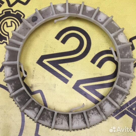 Крепление топливного насоса левое Lexus Gs350