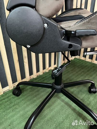 Компьютерное кресло игровое