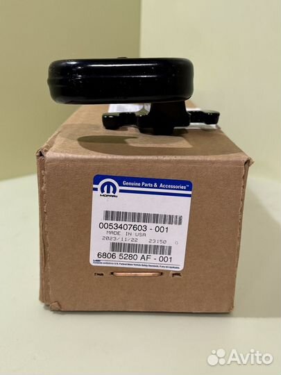 68065280 AE Крюк буксировочный правый WK2