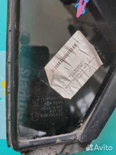 Стекло двери задней левой (форточка) Toyota Passo