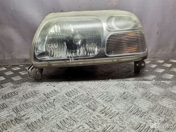 Фара левая Suzuki Grand Vitara 2004г