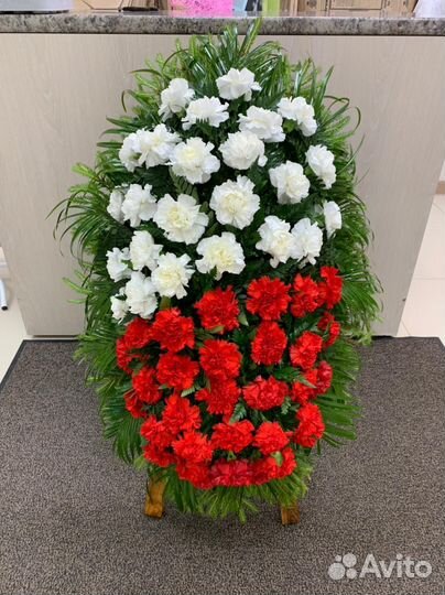 Ритуальные венки, траурные венки 150 см и выше