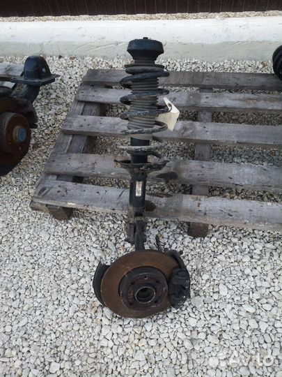 Амортизатор передний правый Volkswagen Golf 3