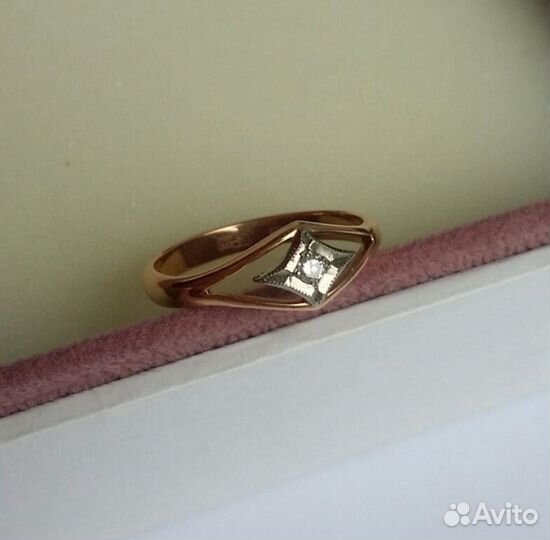 Кольцо с бриллиантовое новое