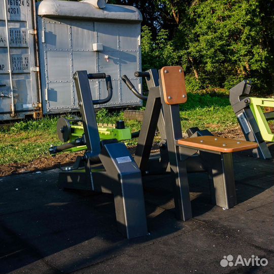 Тренажер Наклонная тяга с переменной нагрузкой