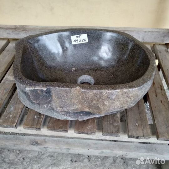 Раковина из речного камня