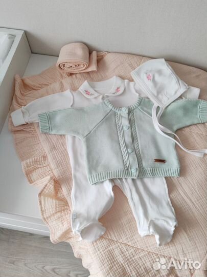 Комплект на выписку для девочки