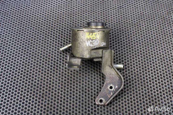 Бачок гур Nissan Caravan aege24 VG30E