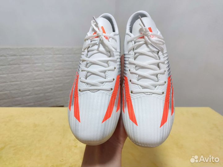 Футбольные бутсы adidas