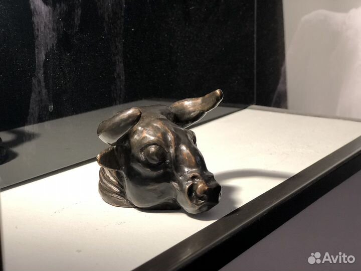 Бронзовая фигура, голова быка