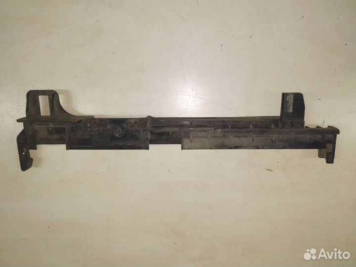 Кронштейн рамки радиатора Mercedes W204 W212
