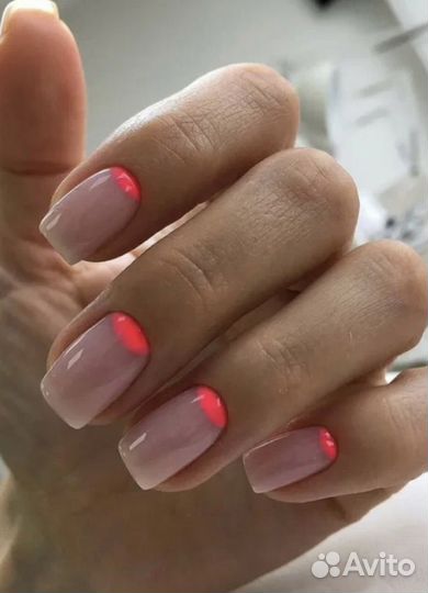 Модель на маникюр и педикюр