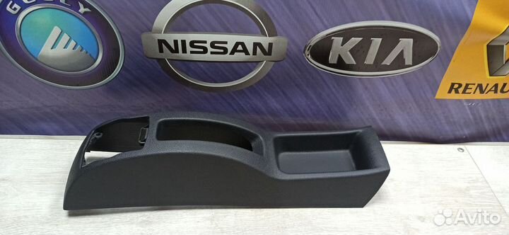 Консоль между сидений центральная Renault logan 2