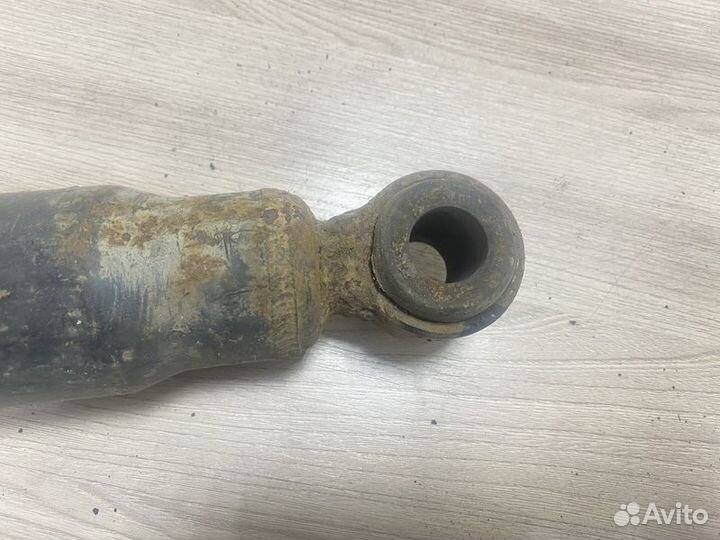 Амортизатор задний Toyota 4Runner N130 с1989-1995г