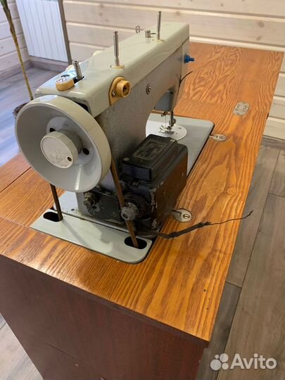 Швейная машина Чайка