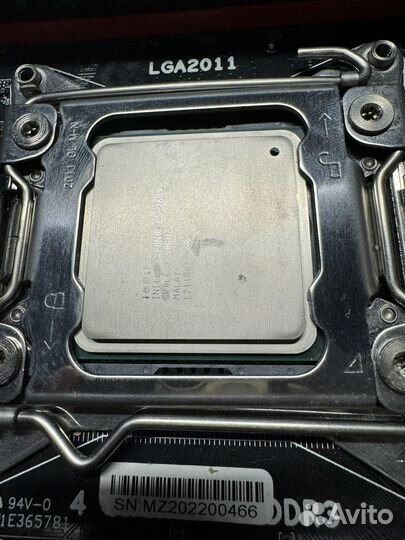 Материнская плата с процессором и памятью