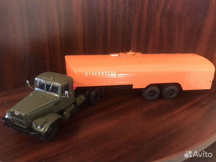 Модель автомобиля в масштабе 1 43 краз