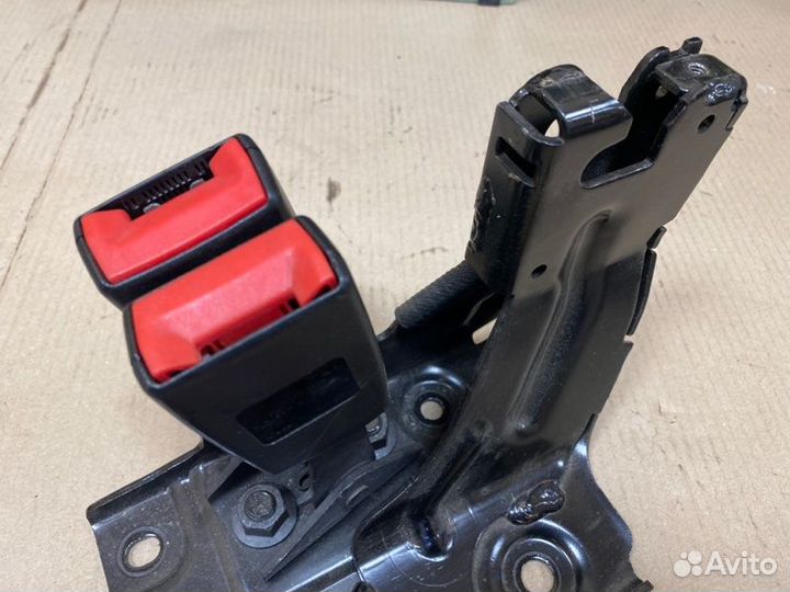 Ответная часть ремня безопасности Porsche Cayenne