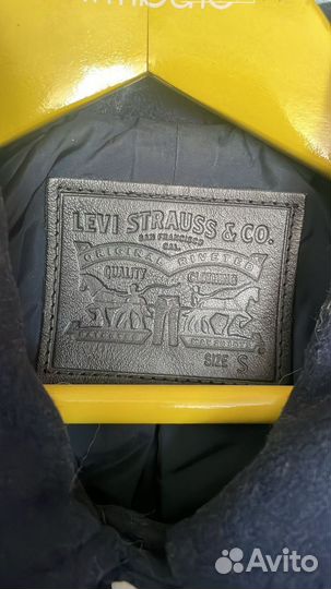 Бомбер Levis