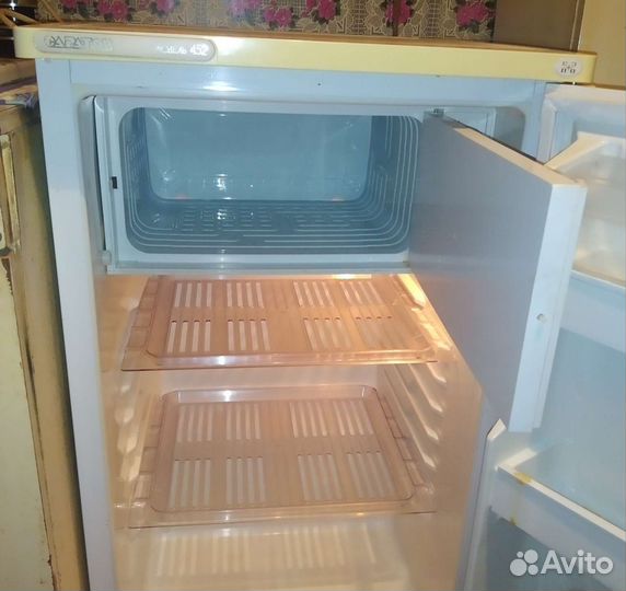 Холодильник маленький Саратов 452