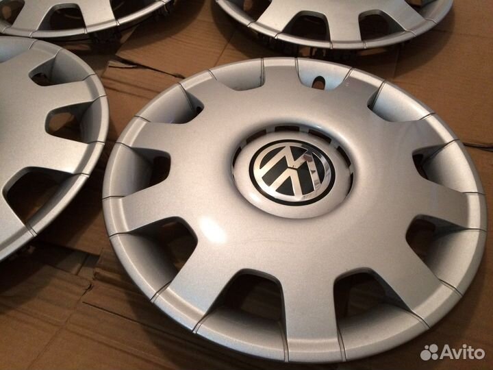 Колпак колеса VW Golf IV 1J0601147L