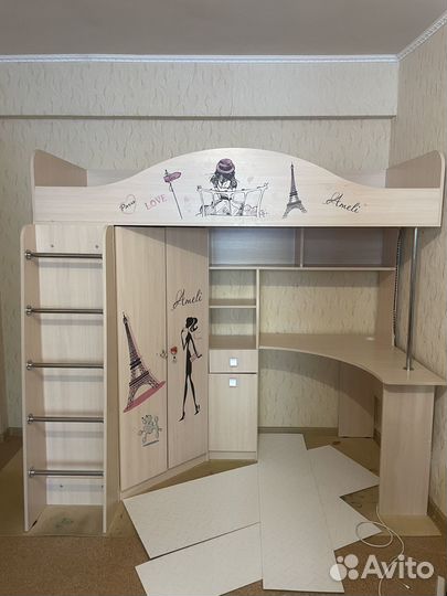 Детская кровать чердак со столом и шкафом