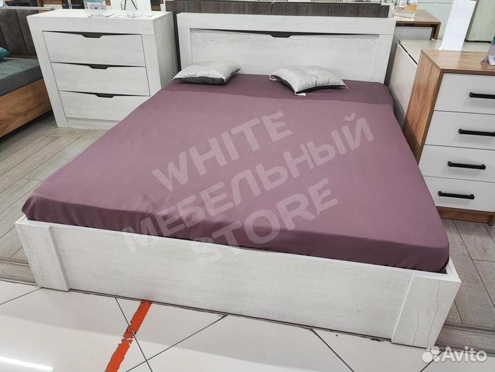 Кровать двуспальная