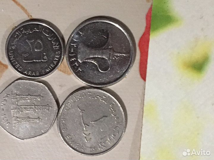 Монеты фунт, динары, жетон казино