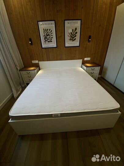 Кровать двухспальная с матрасом 160 200