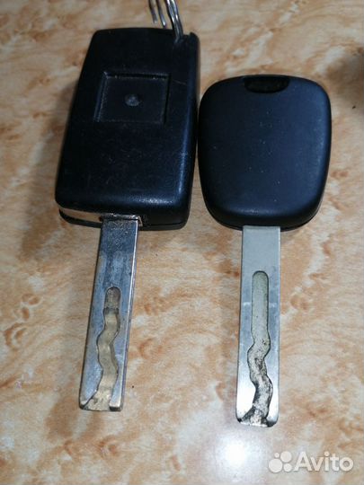 Замок зажигания 2 ключа личинка двери пежо 308