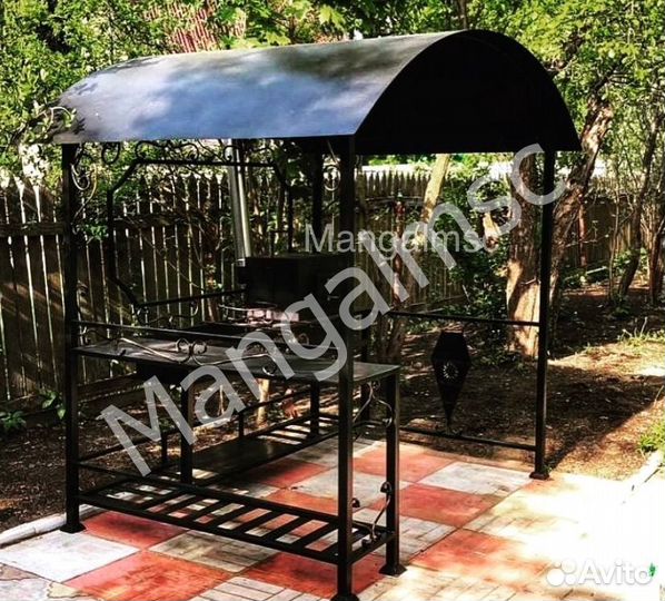 Мангал с крышей
