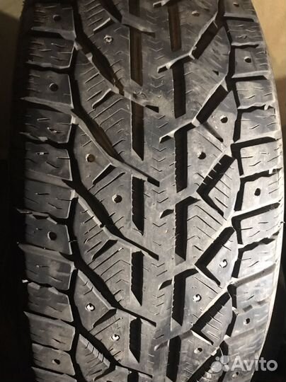 Kormoran SUV Stud 215/60 R17 94V