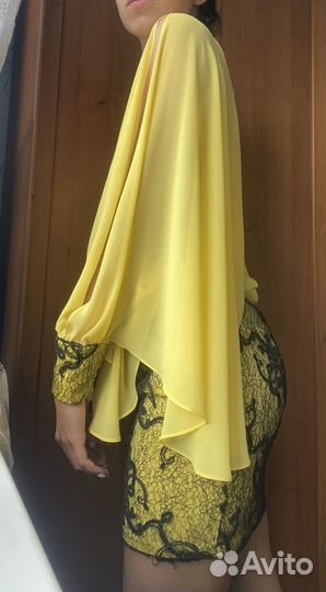 Платье желтое