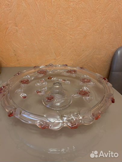 Тортница на ножке