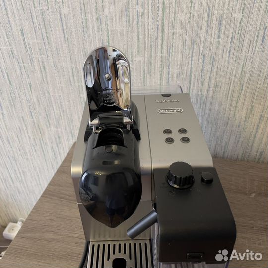 Кофемашина delonghi en520s nespresso lattissima